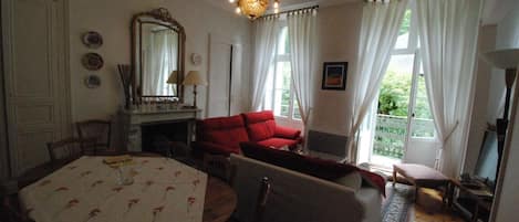 Smart TV, DVD player, books, music library