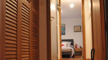 2 chambres, fer et planche Ă repasser, Wi-Fi, draps fournis