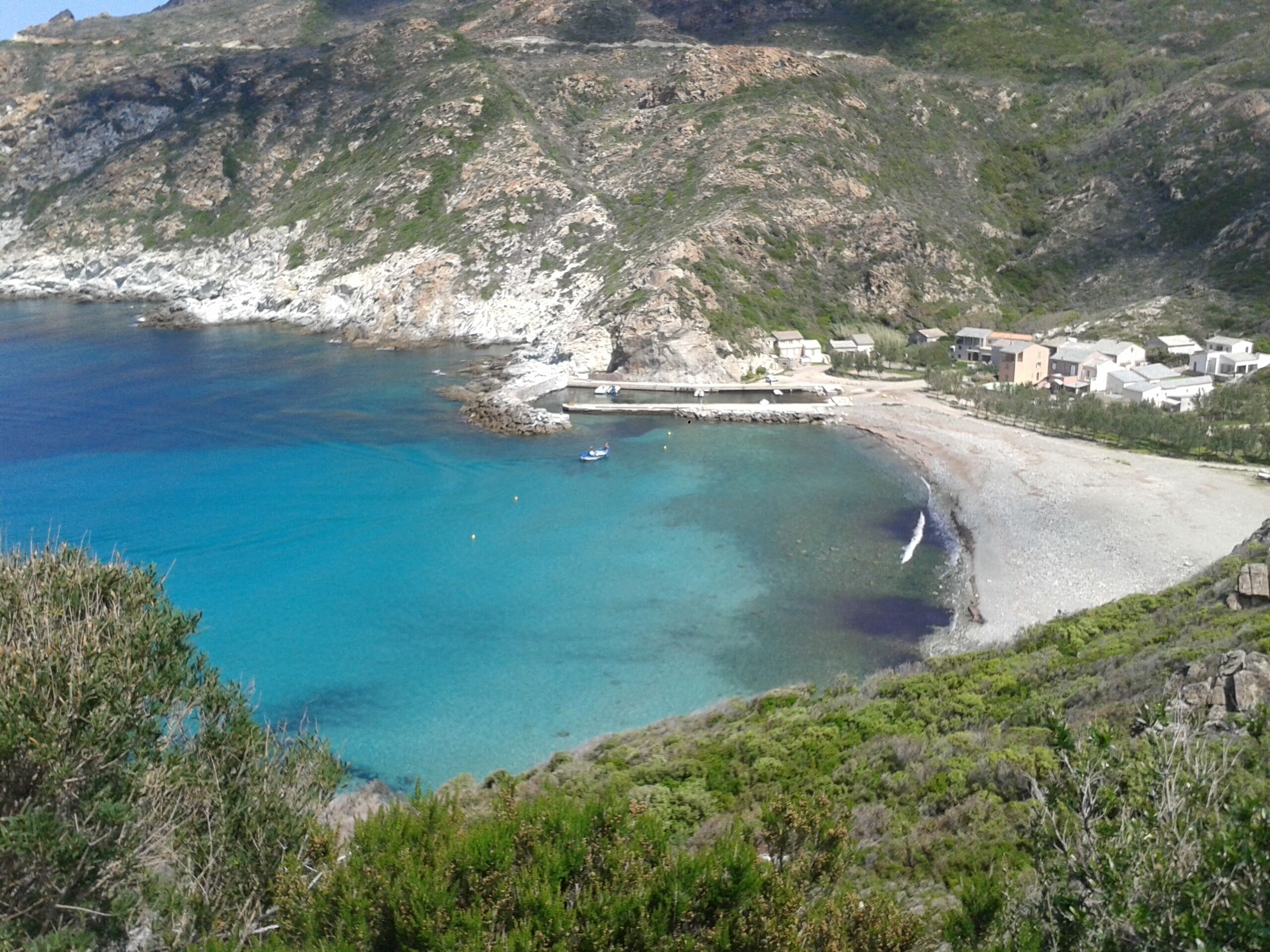 La plage de Giottani (10 min en voiture)