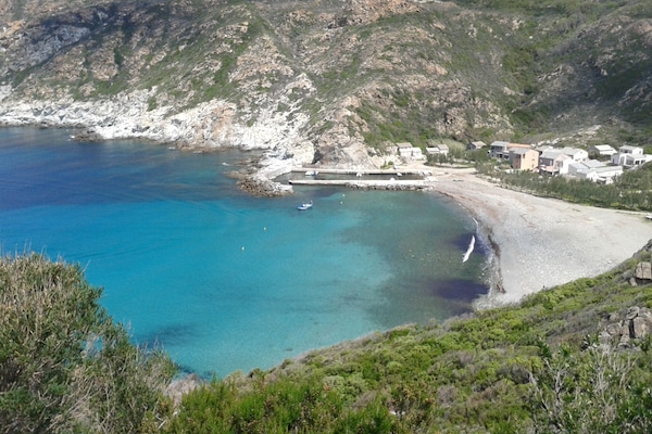 La plage de Giottani (10 min en voiture)