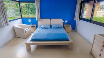 5 slaapkamers, een strijkplank/strijkijzer, wifi, beddengoed