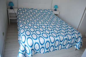 2 chambres, fer et planche à repasser, lit parapluie, Wi-Fi gratuit