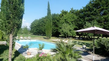 Piscina all'aperto, una piscina riscaldata