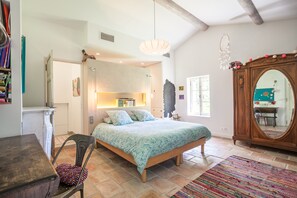 4 soverom, skrivebord, strykejern/-brett og wi-fi