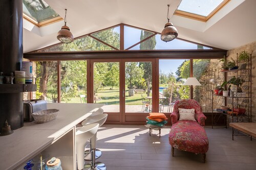 Beautiful house in the nature, calm, horses around... holidays! 