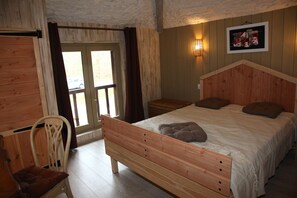 4 habitaciones, tabla de planchar con plancha, cuna de viaje y wifi 