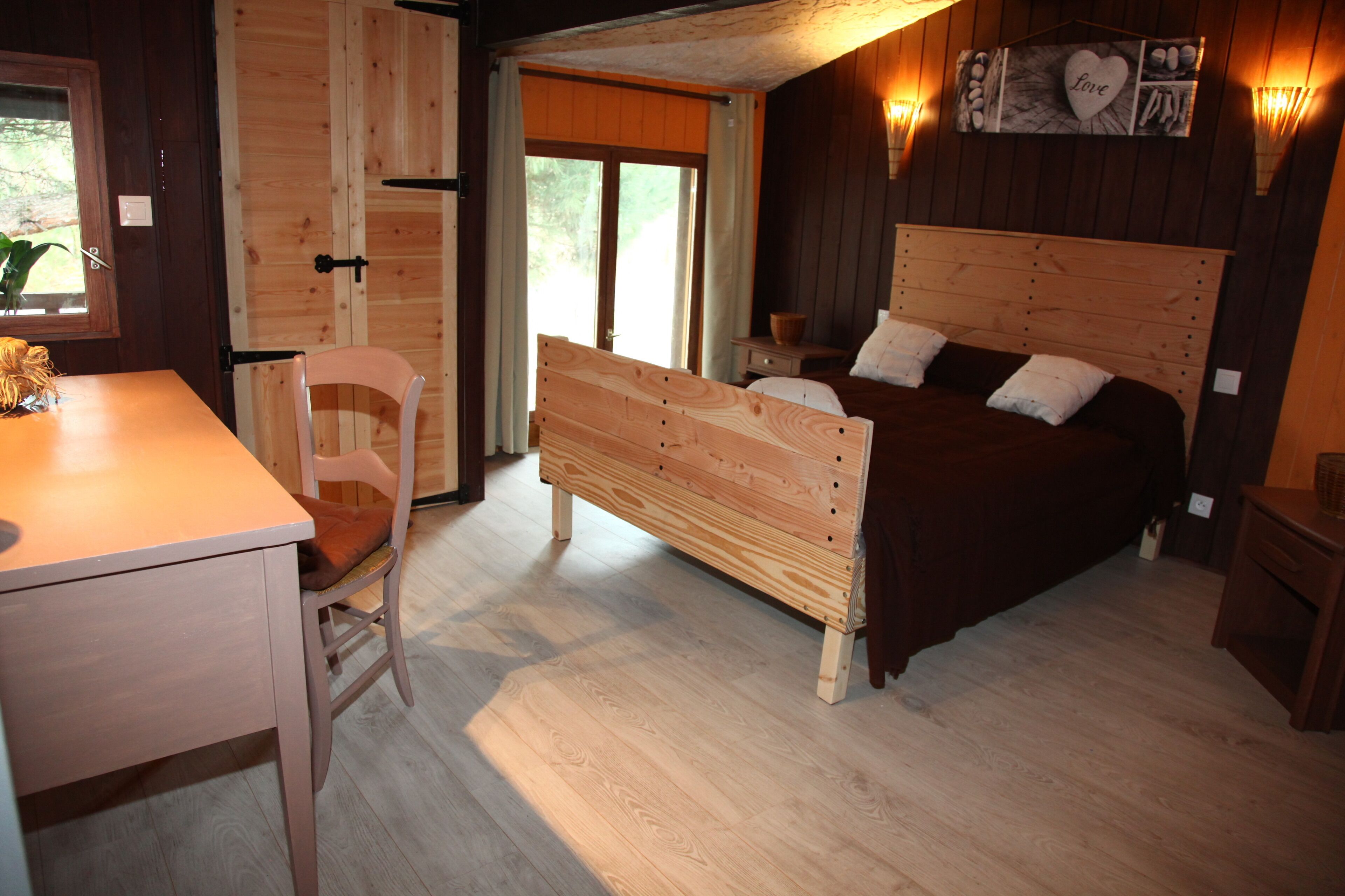 4 chambres, fer et planche à repasser, lit parapluie, Wi-Fi