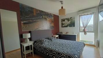 3 chambres, fer et planche à repasser, Wi-Fi, draps fournis