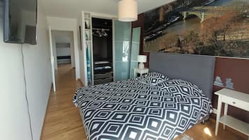 3 chambres, fer et planche à repasser, Wi-Fi, draps fournis