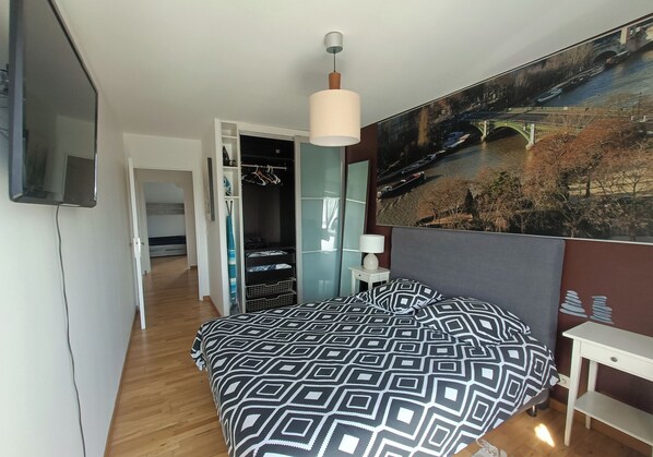 3 bedrooms, iron/ironing board, WiFi, bed sheets