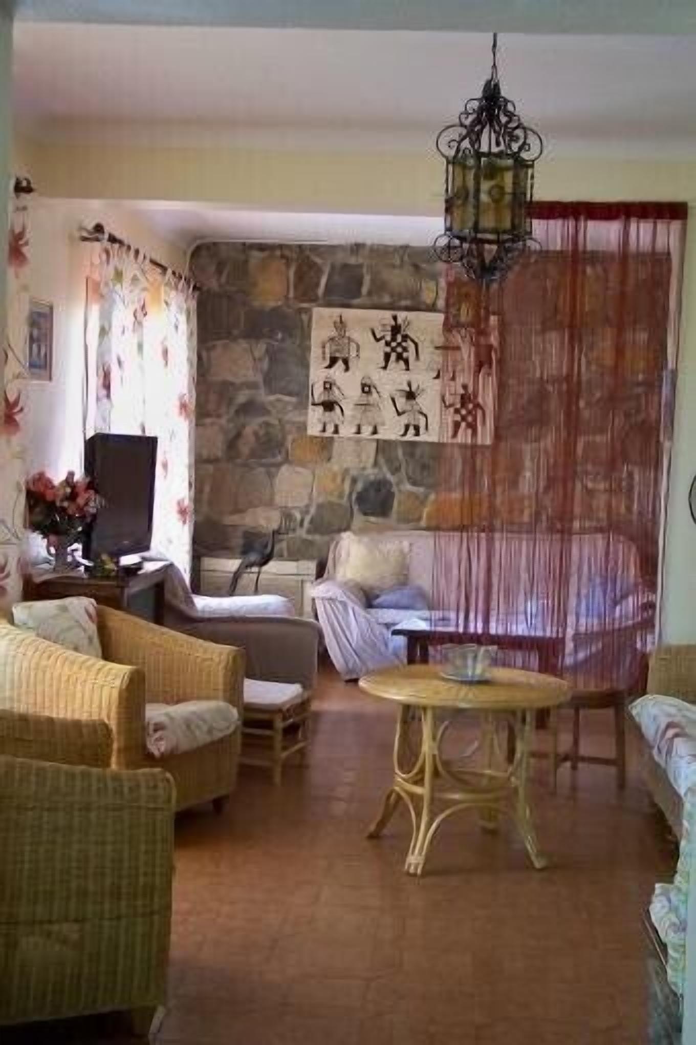 Televisio, takka, videopelejä, DVD-soitin