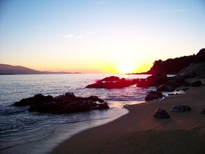Una spiaggia nelle vicinanze
