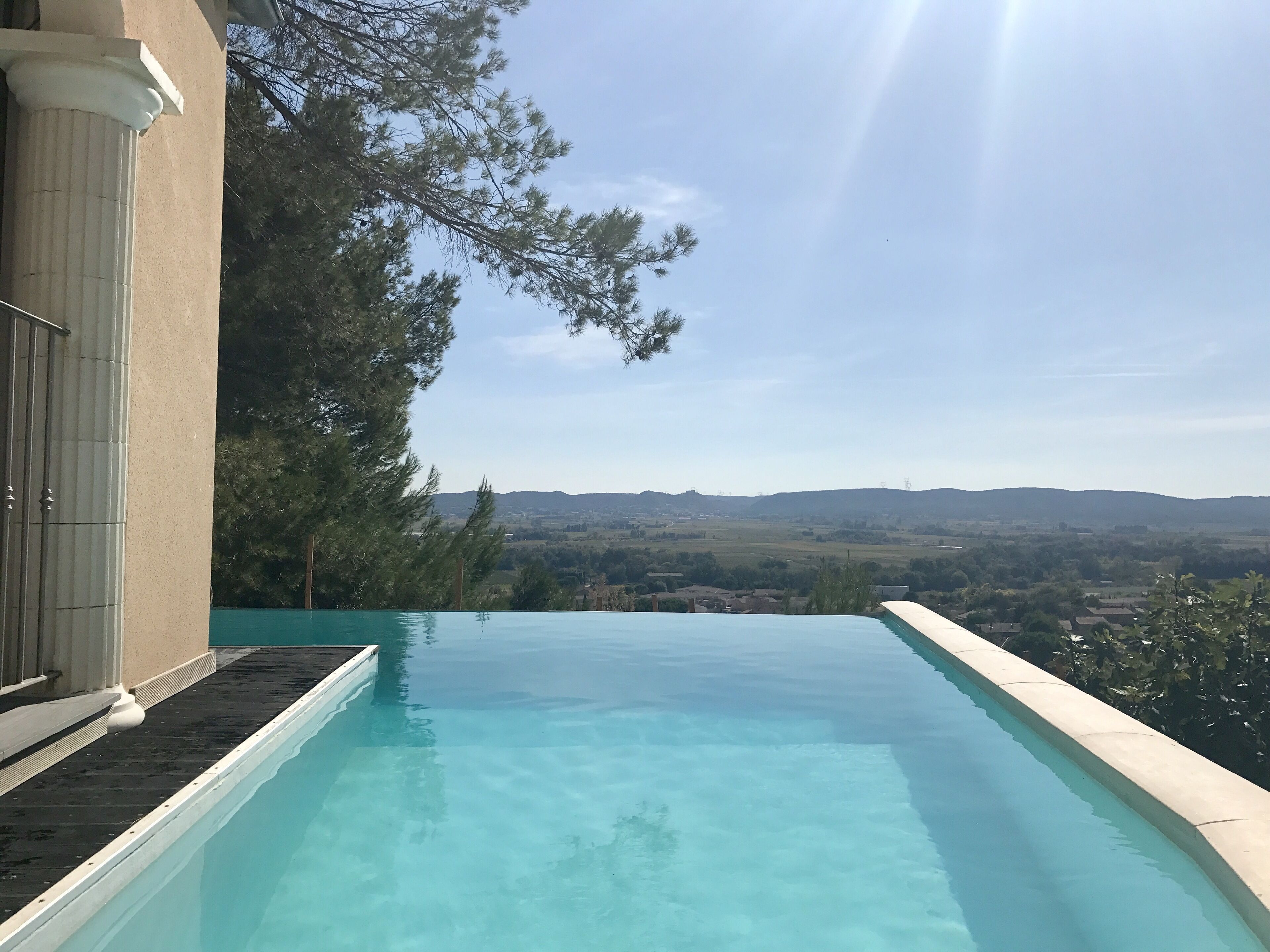 Luxury villa: SPA, infinity pool on the hillside