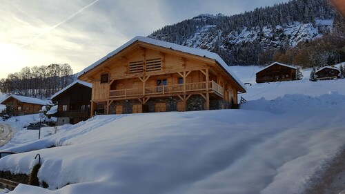 Apartment in chalet Jeanne-Marie-in the heart of the old village Chinaillon