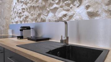 Frigorífico y utensilios de cocina