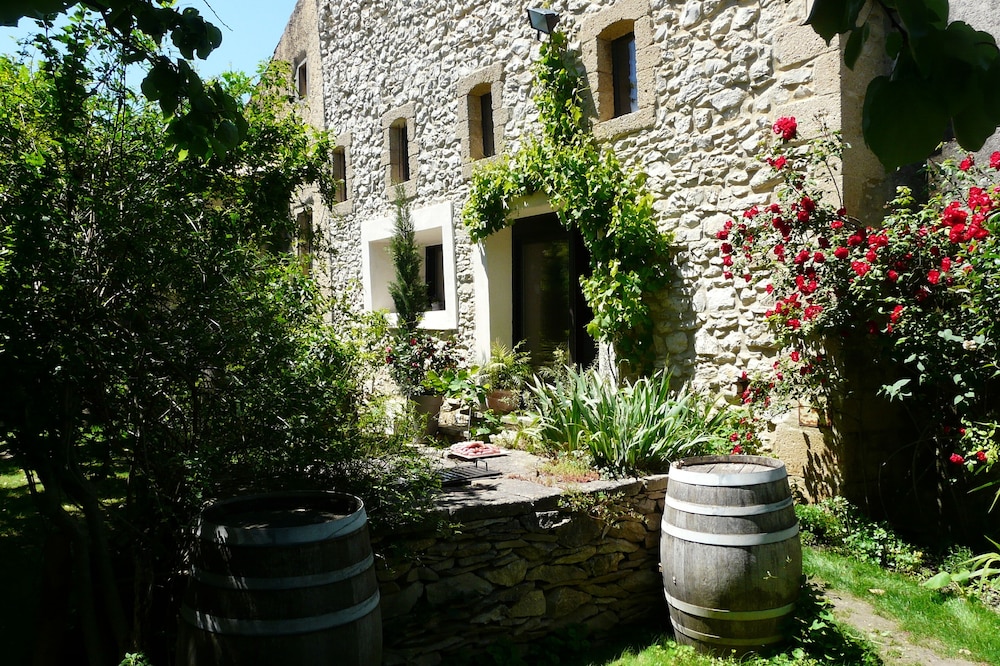 Relaxation & happiness meeting next to the Pont du Gard, up to 10 people