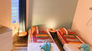 2 habitaciones, tabla de planchar con plancha y cuna de viaje