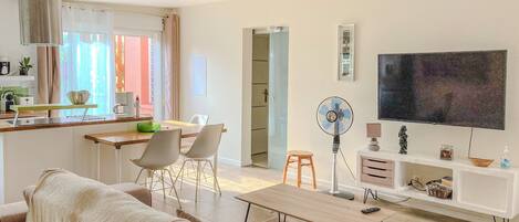 Smart TV, stereo, offices