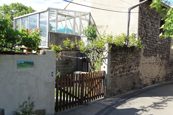 Entrée par la cour