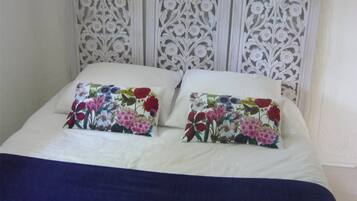 2 bedrooms, iron/ironing board, travel crib, WiFi (free)