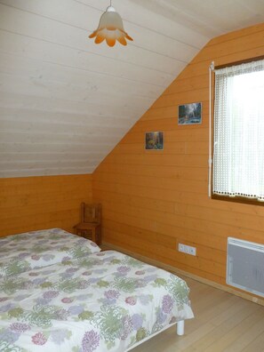 4 bedrooms, iron/ironing board, free WiFi