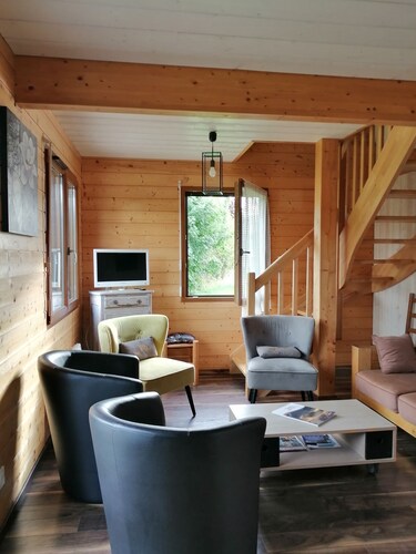 Poikkeuksellinen sijainti rinteiden juurella ja Polku alkaa 2 mökille