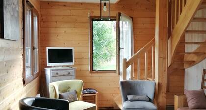 Poikkeuksellinen sijainti rinteiden juurella ja Polku alkaa 2 mökille