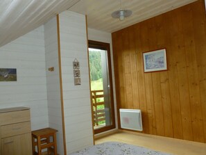 4 bedrooms, iron/ironing board, free WiFi