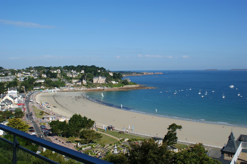 Sea view apartment overlooking the main beach of Perros-Guirec