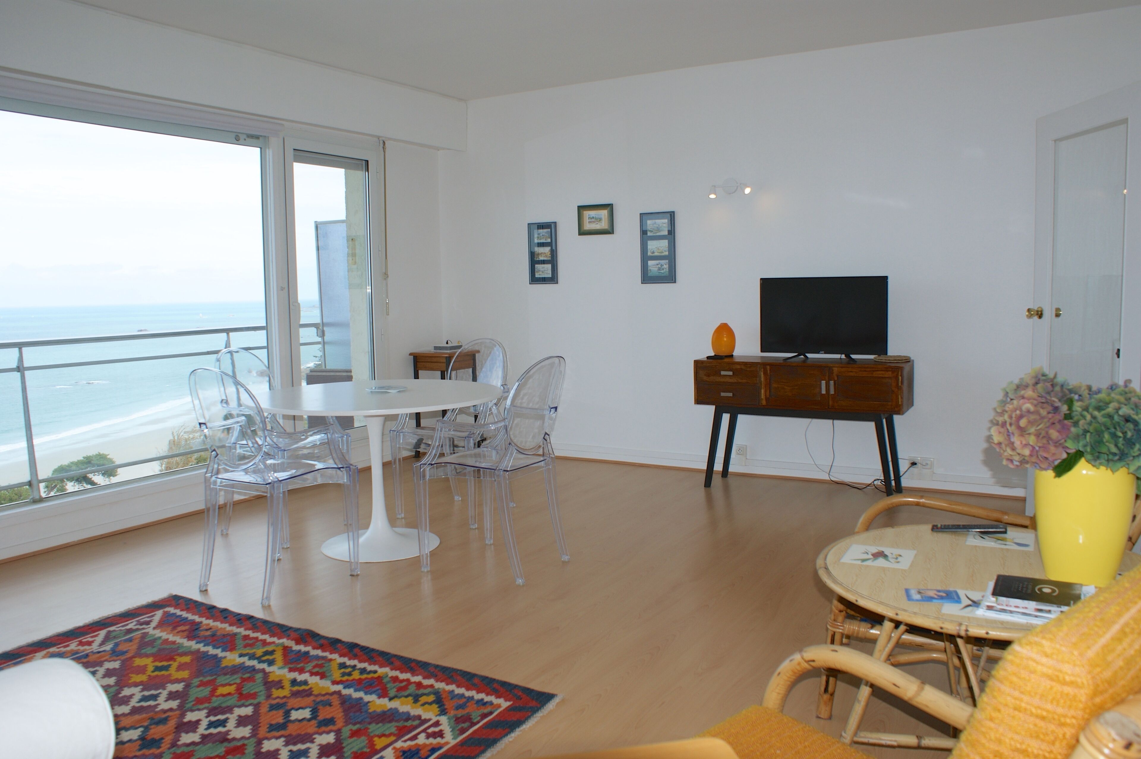 Sea view apartment overlooking the main beach of Perros-Guirec