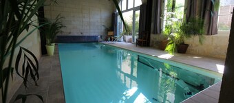 350 m2 / CASA STORICA con piscina interna riscaldata nel vecchio Saumur