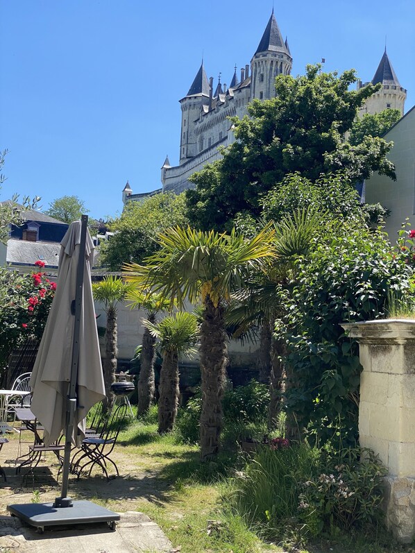 Property grounds - 3500 SQF/HISTORIC HOUSE WITH WARMED POOL IN THE OLD SAUMUR/GREAT VIEWS (SAUMUR)