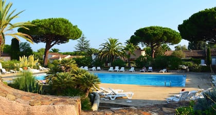 Apartment with pool, 300m beaches Tahiti, Moorea, Ramatuelle, St-Tropez.