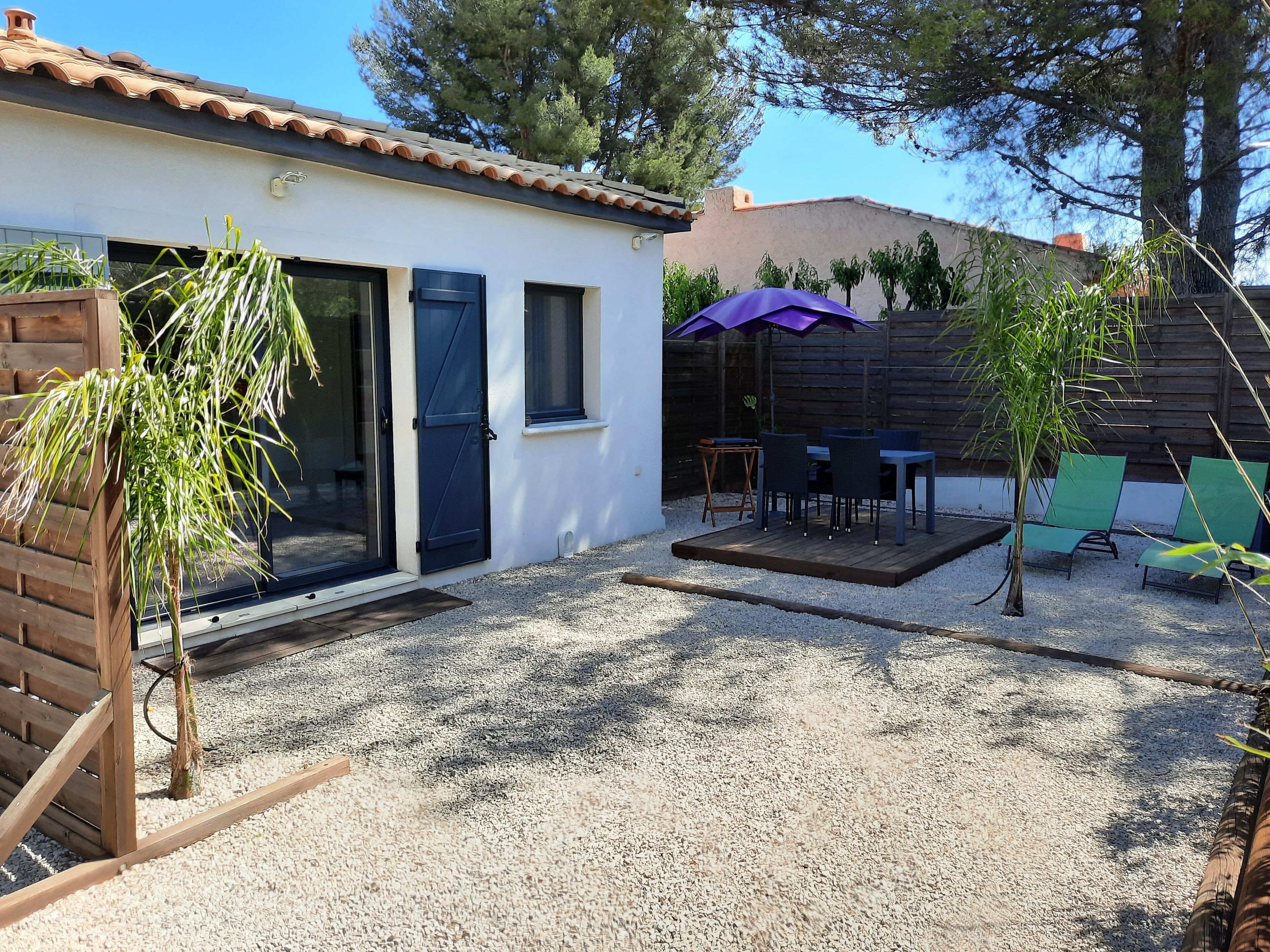 Quiet air-conditioned house with garden, 900 meters from the beaches