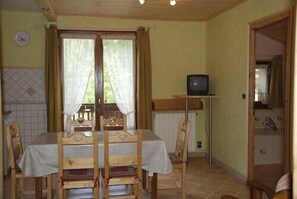 Dining - 1st floor apartment in Savoyard chalet in Morzine. (Morzine)