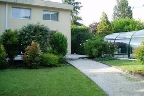 Property grounds - City, Quiet location on semi private road on Green Way of Périgueux, Dordogne (Périgueux)