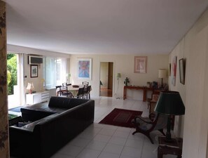 Interior - City, Quiet location on semi private road on Green Way of Périgueux, Dordogne (Périgueux)