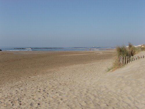 Pleasant air-conditioned apartment in 700 feets of the beach