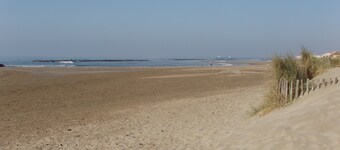 Pleasant air-conditioned apartment in 700 feets of the beach