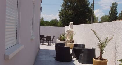 Agradable apartamento climatizado y Nuevo a 200 m de la playa de arena fina.