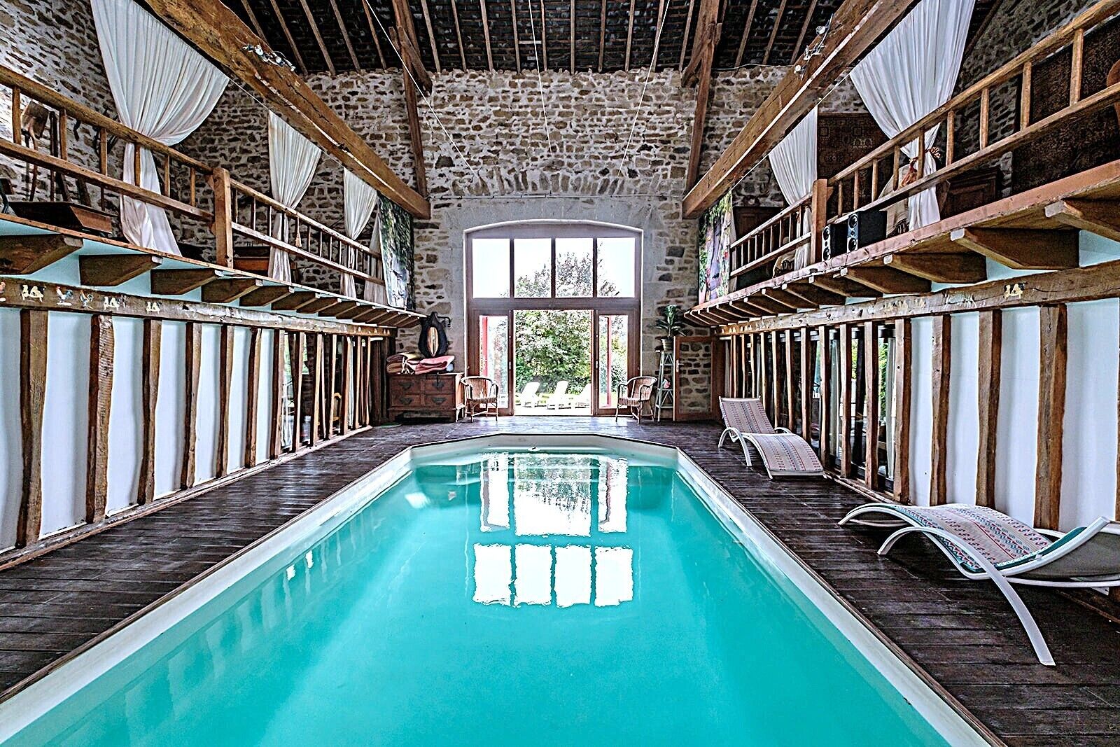 Alberca techada y alberca climatizada