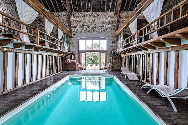 Una piscina techada, una piscina climatizada