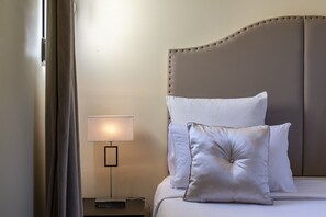 1 chambre, coffres-forts dans les chambres, fer et planche à repasser