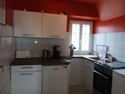 COTTAGE NEAR SEA IN CAMPAIGN