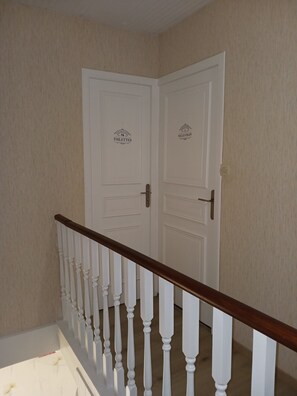 Interior - COTTAGE NEAR SEA IN CAMPAIGN (Saint-Coulomb)