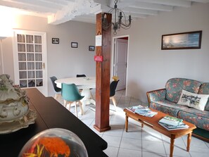 Interior - COTTAGE NEAR SEA IN CAMPAIGN (Saint-Coulomb)