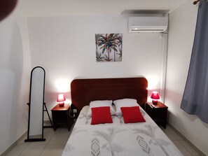 2 bedrooms, iron/ironing board, travel cot, free WiFi
