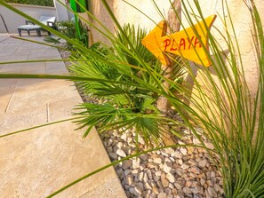 Exterior detail - Quiet villa with swimming pool and private garden. Beach and village 800 m'away (Carry-Le-Rouet)