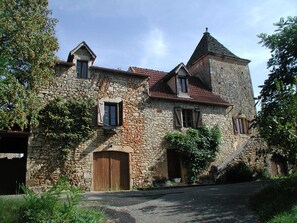 Exterior - Le Pigeonnier (Goujounac)