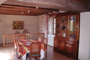 Dining - Le Pigeonnier (Goujounac)